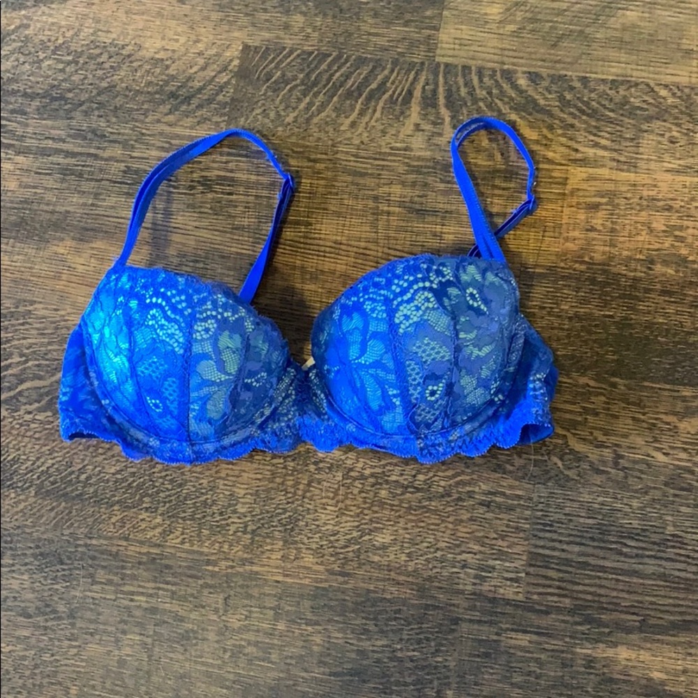 Pink Victoria’s secret balconette bra